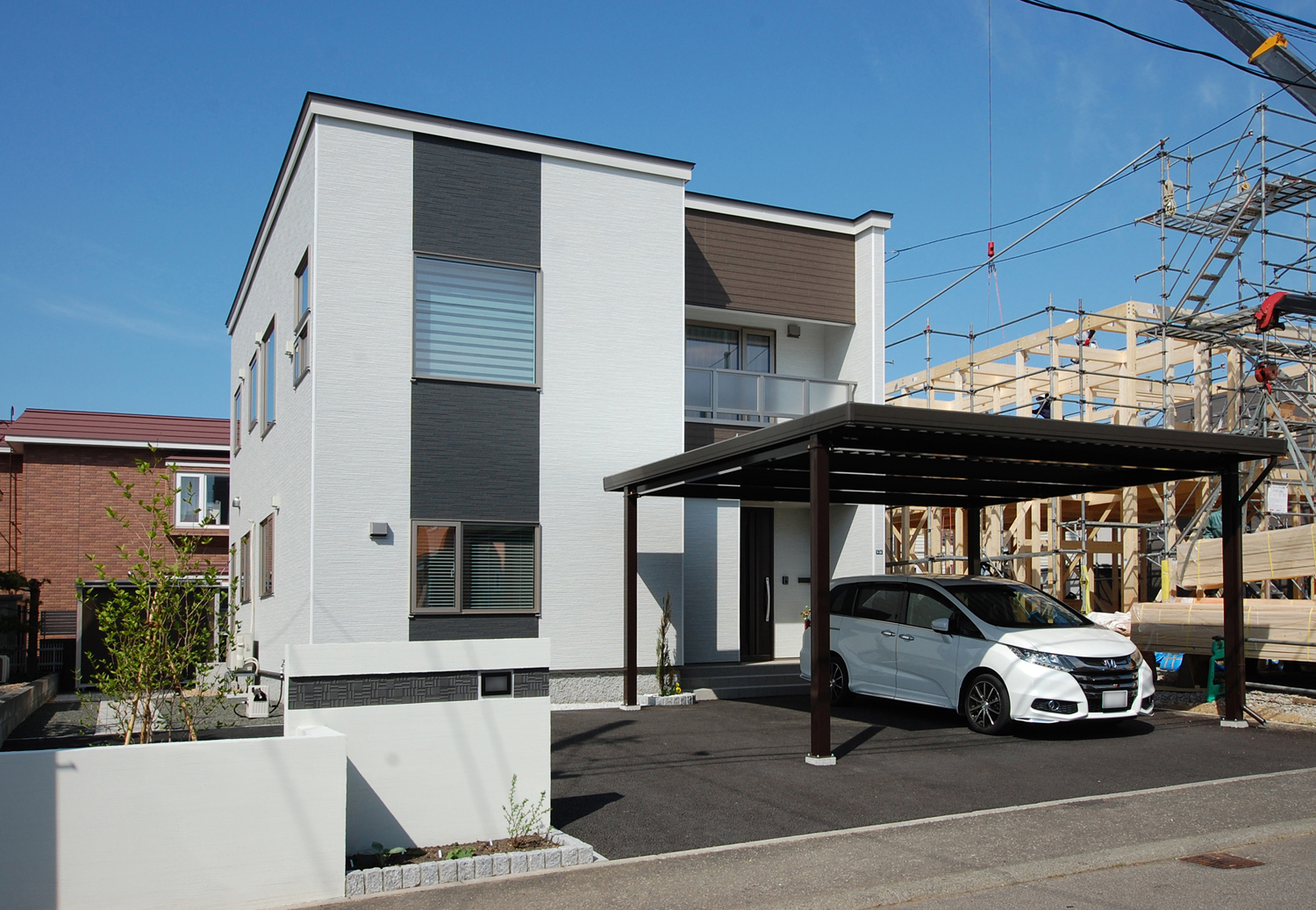 大きな吹き抜けが心地よいスキップフロアがある住まい｜イワクラ
