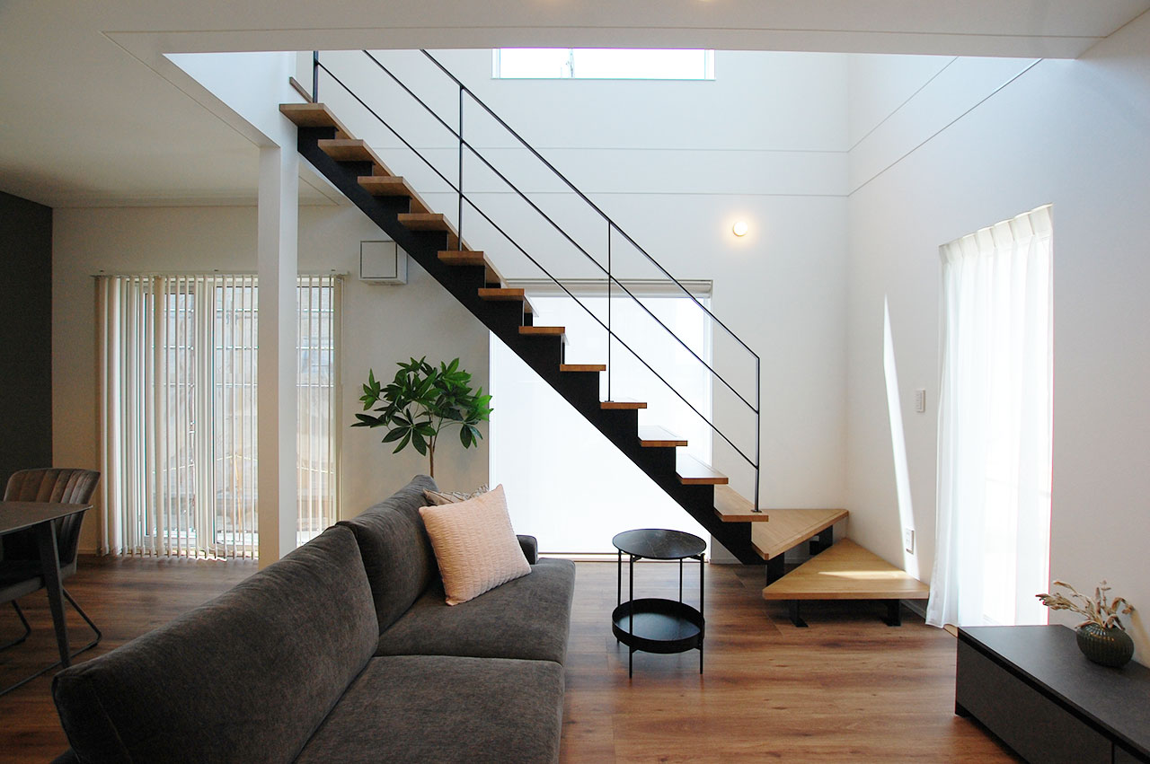 ウィズランドあずさモデルハウス スケルトン階段