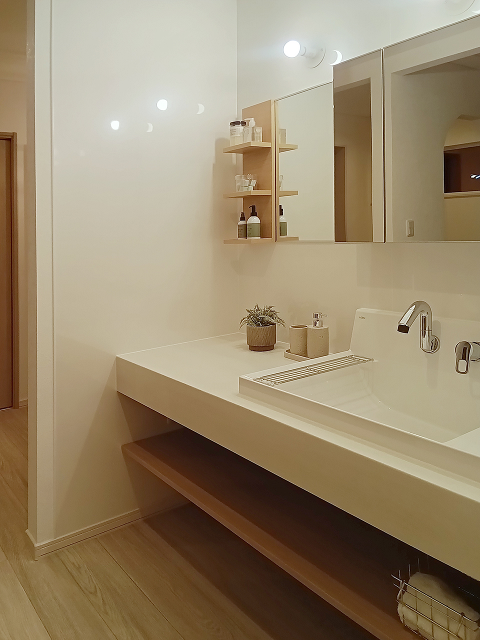 八丁平3-12モデルハウスのカスタムバニティ施工例
