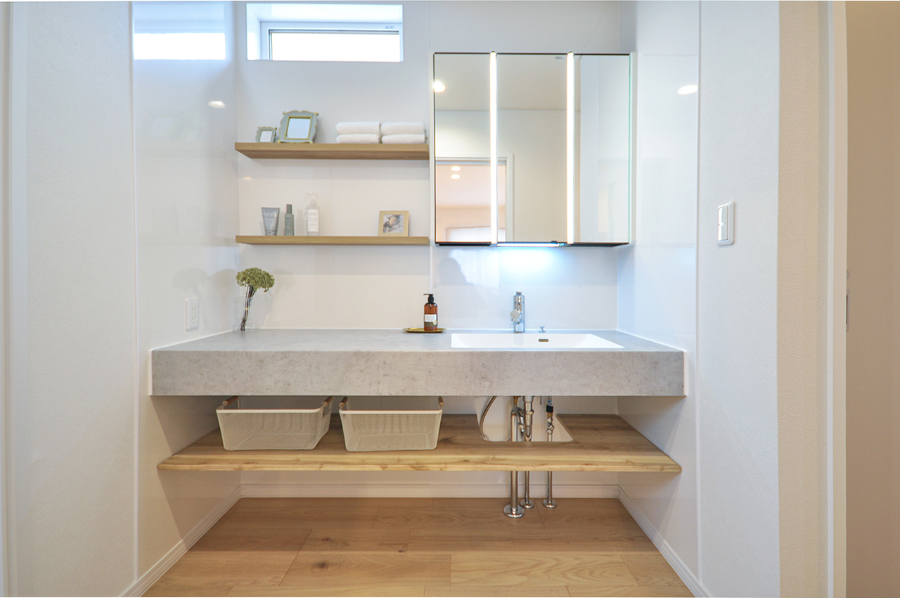 旭川市のモデルハウスに採用したアイカのスマートサニタリー洗面コーナー