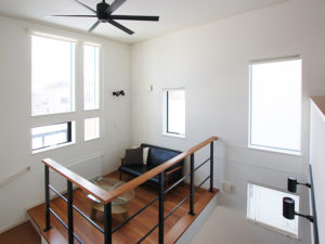 札幌・近郊で注文住宅を建てるなら！スキップフロア実例6選と中2階で後悔しない活用術