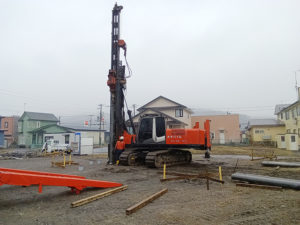 【登別市新生町】新モデルハウスがついに着工！杭打ち工事の現場をレポート