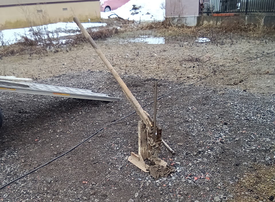 地盤調査後に深く刺さった調査杭(ロッド)を引き抜く専用の道具